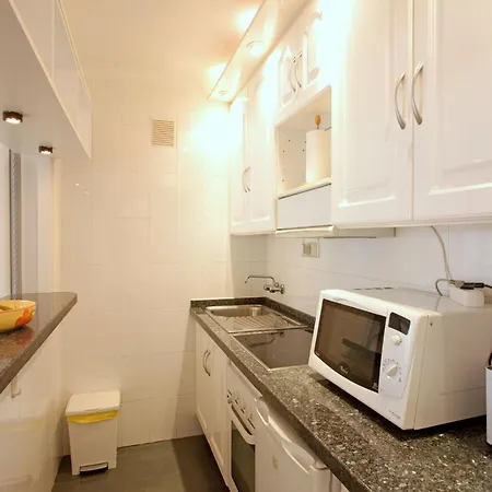 House In Near Sandy 別荘